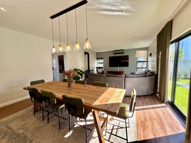 To Let 4 Bedroom Property for Rent in Sandown Western Cape